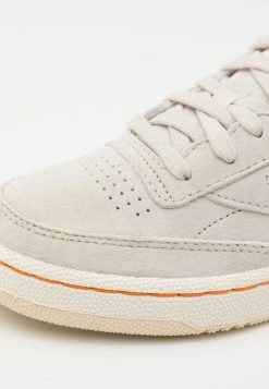 Qualité Supérieure Reebok Classic CLUB C REVENGE UNISEX - Baskets basses sneakers rond -Reebok Soldes Boutique 201a3b7cef684982a2550e9bfe47457e