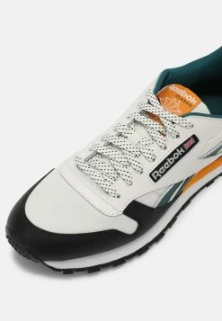 Bas Prix Reebok Classic CLASSIC LEATHER UNISEX - Baskets basses baskets & sneakers rond 16 Bas Prix Reebok Classic CLASSIC LEATHER UNISEX - Baskets basses baskets & sneakers rond -Reebok Soldes Boutique 2396283449524a0f8d12874f638976db