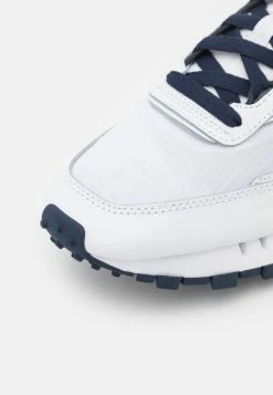 Reebok Classic LEGACY UNISEX - Baskets basses Prix Bradés baskets & sneakers rond -Reebok Soldes Boutique 3d13aa21f166425186d6d9757a24fdbf