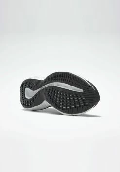 Prix Refroidis Reebok Classic Baskets basses baskets & sneakers rond unisex -Reebok Soldes Boutique 4b39e72ea7e44be9b7b706f56ef51420