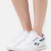 Reebok Classic Prix Dynamité Baskets basses sneakers rond femme 2 Reebok Classic Prix Dynamité Baskets basses sneakers rond femme -Reebok Soldes Boutique 5022b85f5bcf4eacaaaa2129889c1bfc