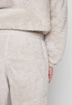 Reebok Classic Prix Compétitif SHERPA - Pantalon de survêtement pantalons normale homme -Reebok Soldes Boutique 552034e91e2f4d5b96a4321f47b20a2b