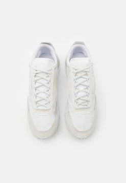 Reebok Classic Prix Accessible CL LEGACY UNISEX - Baskets basses sneakers rond -Reebok Soldes Boutique 5634effc385944b484d9b4173b2e8bfc