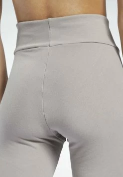 Un Tarif Préférentiel Reebok Classic CLASSIC WARDROBE ESSENTIALS FOUNDATION - Short shorts haute femme -Reebok Soldes Boutique 568bf0bb4bed4d5797c9b5cb9cbd0922