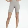 Un Tarif Préférentiel Reebok Classic CLASSIC WARDROBE ESSENTIALS FOUNDATION - Short shorts haute femme -Reebok Soldes Boutique 58de403f1500449f81f6aec1855e6c12