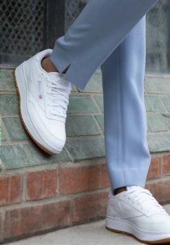 Excellente qualité Reebok Classic CLUB C DOUBLE - Baskets basses baskets & sneakers rond femme -Reebok Soldes Boutique 6b7517824ab449d8971c81fe89951a8f