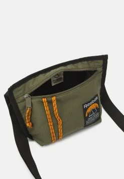 Reebok Classic Meilleure qualité CAMPING CITY BAG UNISEX - Sac bandoulière sacs et bagages fermeture éclair -Reebok Soldes Boutique 7029e6d6b1f440bf8d53ce4bf7199cdb
