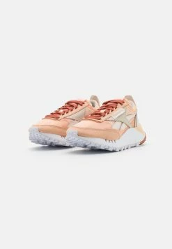 Reebok Classic Prix Discount CL LEGACY - Baskets basses baskets & sneakers rond femme -Reebok Soldes Boutique 77132c5a2f4a4313953eb9b99cc48689