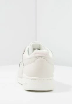 Reebok Classic Prix Allégé WORKOUT PLUS VINTAGE - Baskets basses sneakers rond femme 14 Reebok Classic Prix Allégé WORKOUT PLUS VINTAGE - Baskets basses sneakers rond femme -Reebok Soldes Boutique 77c89dae35574732bb5d366fc8a6d2a1