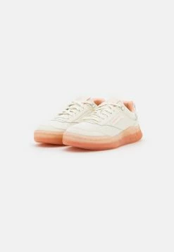 Reebok Classic Bas Prix CLUB LEGACY - Baskets basses sneakers rond femme -Reebok Soldes Boutique 7cd045fdf4d44b93bd8105378839ad79
