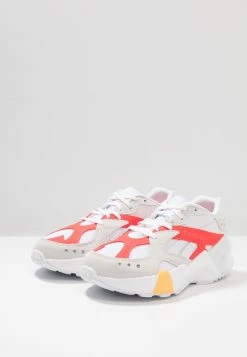 Reebok Classic Prix Compétitif AZTREK X GIGI HADID - Baskets basses sneakers rond unisex -Reebok Soldes Boutique 7d0d5f38836748b29c758304a6bb6c28