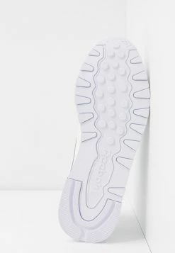 Reebok Classic Prix De Lancement Baskets basses baskets & sneakers rond femme -Reebok Soldes Boutique 81eb45a37a9143f88df022ea7b14e94f