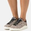 Reebok Classic COURT - Baskets basses En promotion baskets & sneakers rond femme -Reebok Soldes Boutique 8916d5931e8a4ad4ae29ca6362e9543e
