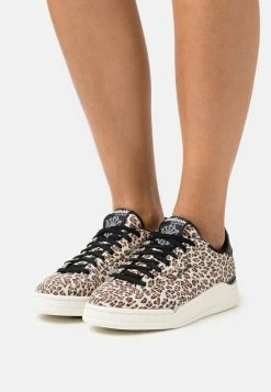 Reebok Classic COURT - Baskets basses En promotion baskets & sneakers rond femme