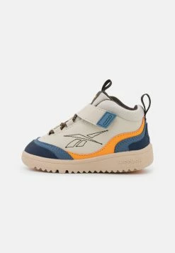 Reebok Classic WEEBOK STORM UNISEX - Baskets basses Prix Légers sneakers rond -Reebok Soldes Boutique 9796130c007d497b95a735cce8f3429f