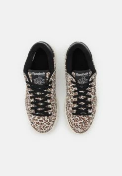 Reebok Classic COURT - Baskets basses En promotion baskets & sneakers rond femme -Reebok Soldes Boutique 9cc87446483d4236aaab06ae376b1e93