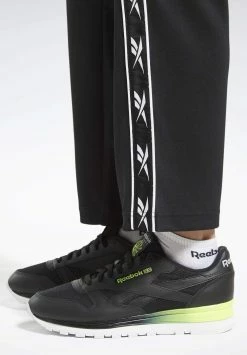 Reebok Classic CLASSICS VECTOR TAPE JOGGERS - Pantalon de survêtement Prix Sympa pantalons femme femme -Reebok Soldes Boutique a1d3e73e69b14c0faa7a04a7bd64bfa8