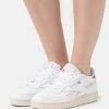 Reebok Classic En Remise CLUB C REVENGE - Baskets basses sneakers rond femme