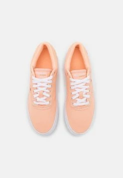 Reebok Classic Prix Incroyables CLUB C COAST - Baskets basses sneakers rond femme -Reebok Soldes Boutique a419fefc160c440b97102648e0cb9201