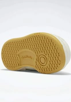 Reebok Classic CLUB C 85 KUNG FU PANDA - Baskets basses Bon Rapport Coût-Efficacité sneakers rond unisex -Reebok Soldes Boutique a502fb4b3d4f410bafb60de7b272eeb3