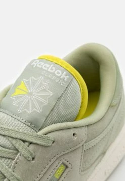 Reebok Classic CLUB C REVENGE UNISEX - Baskets basses Faible Prix sneakers rond -Reebok Soldes Boutique a8698f0176554a76b53029b4373237f3