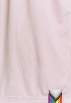 Plus Bas Prix De Vente Reebok Classic PRIDE TEE UNISEX - T-shirt imprimé t-shirts col rond -Reebok Soldes Boutique aaf9148c6d574bd088b607bf7ce89e09