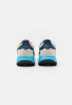 Promos Reebok Classic CL LEGACY - Baskets basses sneakers rond unisex -Reebok Soldes Boutique accbb99da8474852851254868470df79