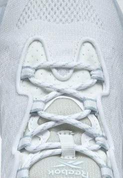 Reebok Classic Baskets basses Prix Cassé sneakers rond femme -Reebok Soldes Boutique ad32abe548d54664b7b6a2969e39c410