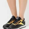 Reebok Classic CLASSIC - Baskets basses Qualité garantie 100% sneakers rond femme -Reebok Soldes Boutique ad561422ae014b32a55064f9e457068b