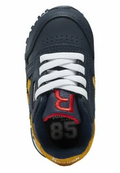 En Remise Reebok Classic Baskets basses chaussures fitness unisex -Reebok Soldes Boutique ae798e40d1fb4a66944d08be949585bd