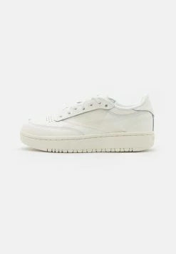 Marchandise de première qualité Reebok Classic CLUB C DOUBLE - Baskets basses sneakers rond femme -Reebok Soldes Boutique af883bd510024aebb7a5e7d6f46742c3