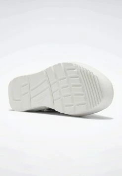 Reebok Classic Prix Compétitif CLUB C DOUBLE - Baskets basses sneakers rond femme -Reebok Soldes Boutique b1618aa6c334419b94eb09d0228f0d6b