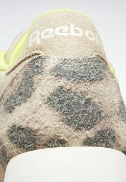 Réduction Reebok Classic CLASSIC LEATHER RIPPLE MID - Baskets basses sneakers rond femme 23 Réduction Reebok Classic CLASSIC LEATHER RIPPLE MID - Baskets basses sneakers rond femme -Reebok Soldes Boutique c87f27ee55aa4e67991393a64c47ae3d