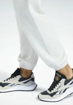 Prix Aimable Reebok Classic Pantalon de survêtement pantalons normale femme -Reebok Soldes Boutique cdb31f62a1e143b990f0a66eddef4994