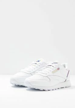 Reebok Classic Prix De Lancement Baskets basses baskets & sneakers rond femme -Reebok Soldes Boutique d13bde5f0b1d42c8bcc5460da9ab1e47
