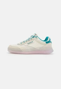 Reebok Classic Prix Abordable CLUB C LEGACY - Baskets basses sneakers rond femme -Reebok Soldes Boutique d2b30b910e324569a907a134deb359f0