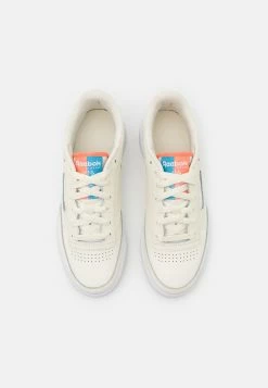 Reebok Classic CLUB C 85 - Baskets basses En promotion baskets & sneakers rond femme -Reebok Soldes Boutique d596f6cbcff547f5b473780e92f3f3be