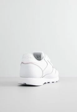 Reebok Classic Baskets basses Prix Préférentiel baskets & sneakers rond femme 9 Reebok Classic Baskets basses Prix Préférentiel baskets & sneakers rond femme -Reebok Soldes Boutique e0c9612e18924f70adf335355e6468c7
