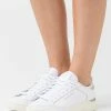 Prix Équitable Reebok Classic COURT - Baskets basses sneakers rond femme -Reebok Soldes Boutique e3cfcceadf3740a6b815517bb5ec845f
