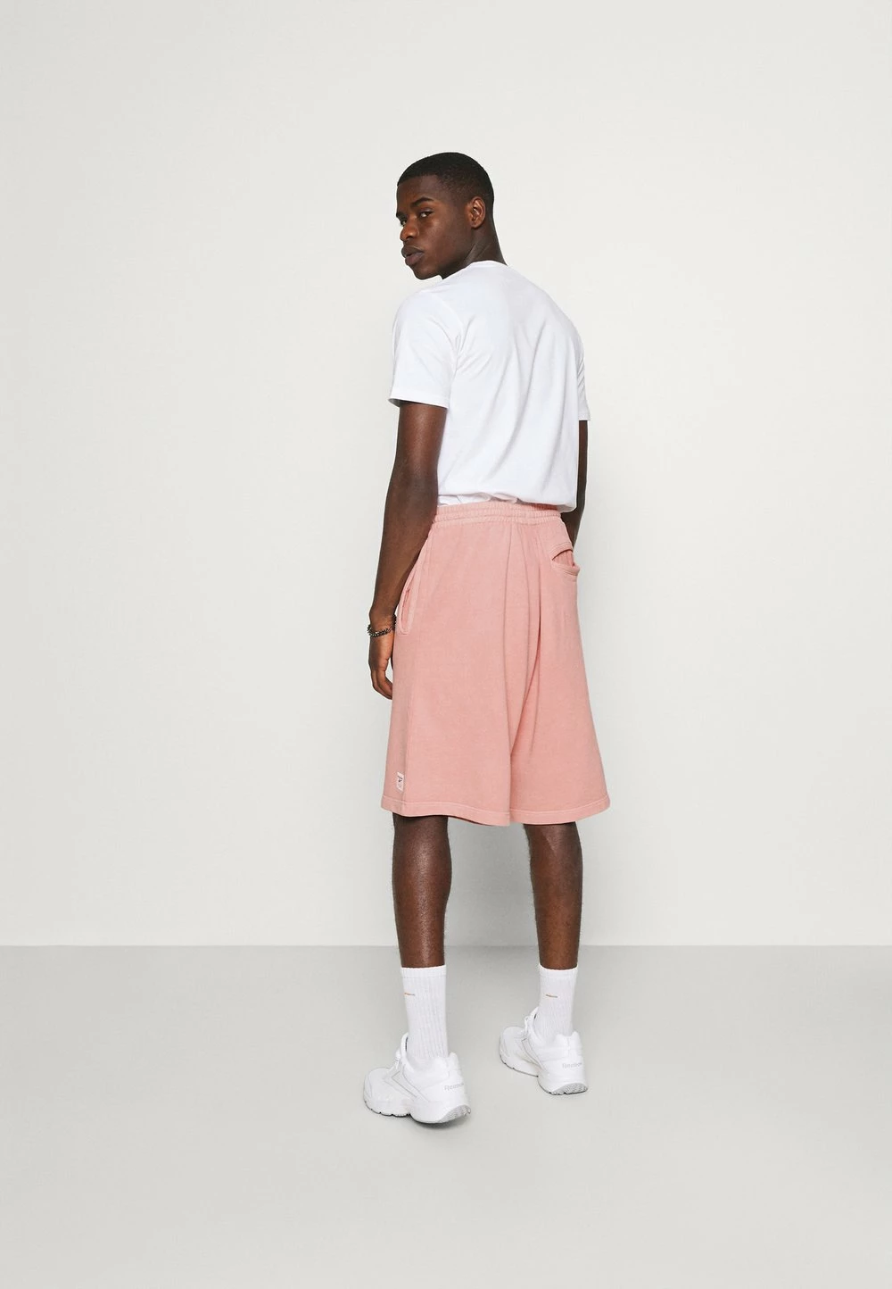Un Tarif Préférentiel Reebok Classic CLASSIC NATURAL DYE - Pantalon de survêtement shorts normale homme 5 Un Tarif Préférentiel Reebok Classic CLASSIC NATURAL DYE - Pantalon de survêtement shorts normale homme – Image 3