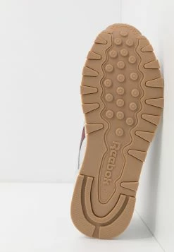 Reebok Classic Baskets basses Prix Aimable sneakers rond unisex -Reebok Soldes Boutique ecdde36d18344e9da9911dadf8c0553f