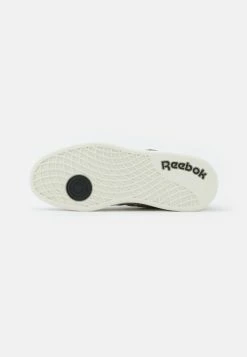 Reebok Classic COURT - Baskets basses En promotion baskets & sneakers rond femme -Reebok Soldes Boutique f922508b860442888c51aa4df0d169cb