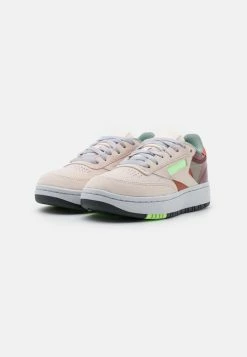 Reebok Classic En promotion CLUB C DOUBLE - Baskets basses sneakers rond femme -Reebok Soldes Boutique fc9863d3b992460db90672ccfc0530b7