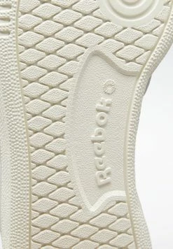 Reebok Classic CLUB C - Baskets basses Bon Rapport Coût-Efficacité baskets & sneakers rond femme -Reebok Soldes Boutique fd02e20b1de544e78933337730504d1f