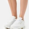 Reebok Classic CL CARDI - Baskets basses Prix Sacrifiés baskets & sneakers rond femme 2 Reebok Classic CL CARDI - Baskets basses Prix Sacrifiés baskets & sneakers rond femme -Reebok Soldes Boutique ff8a3612071549e59188cda0fdee3ded